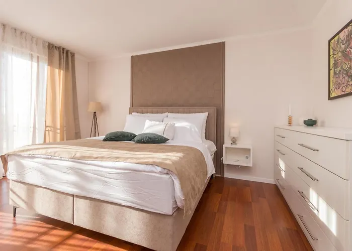 Caro 비오그라드나모루